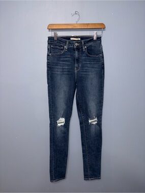 Levi’s | Distressed Jeans